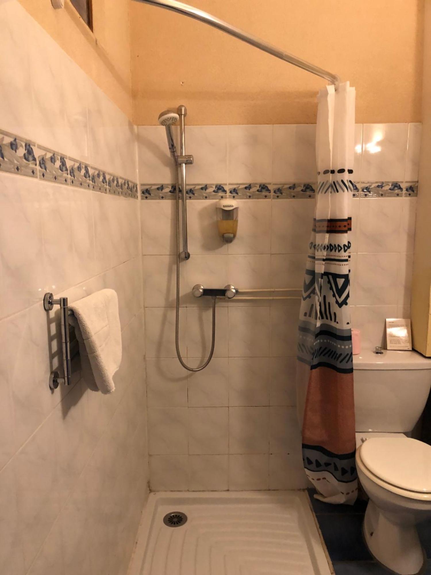 Hotel Le Dauphine à Châtillon-en-Diois Extérieur photo