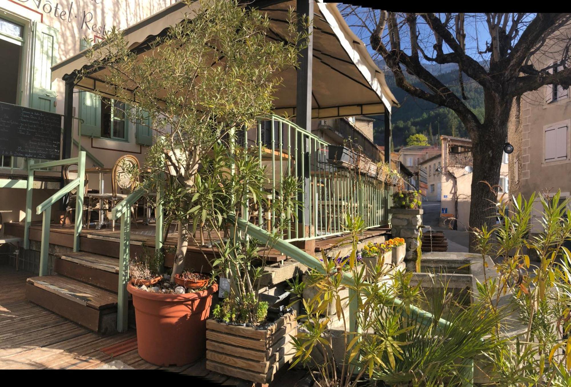 Hotel Le Dauphine à Châtillon-en-Diois Extérieur photo